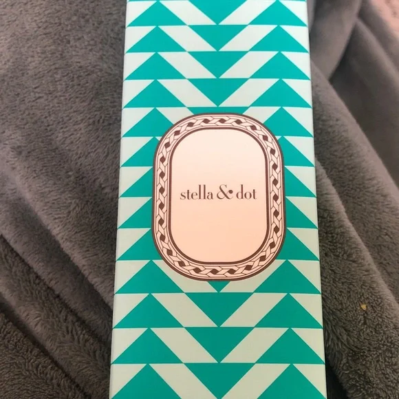 Stella & Dot Costa Necklace - Picture 5 of 10